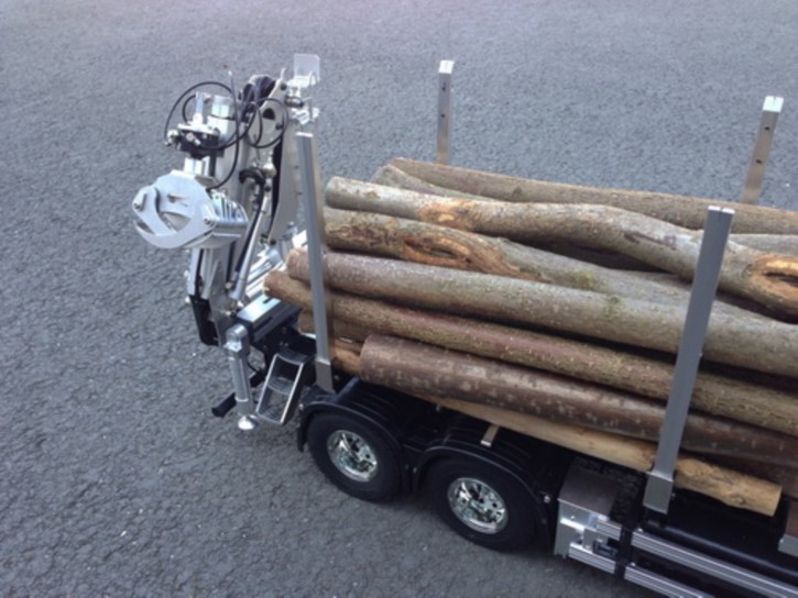 Penz-Kurzholzladekran "Penz" für Tamiya Volvo FH16 Holztransporter