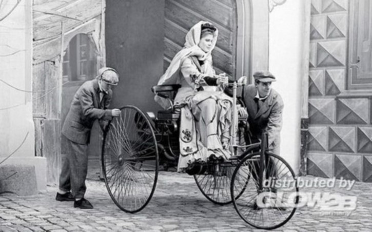 Benz Patent-Motorwagen 1886 mit Mrs. Benz & Kinder