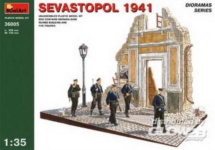 Sevastopol 1941, Fassade mit Figuren